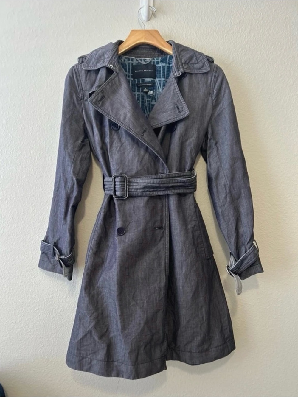 Banana republic Women’s Gray Trench Coat with Belt